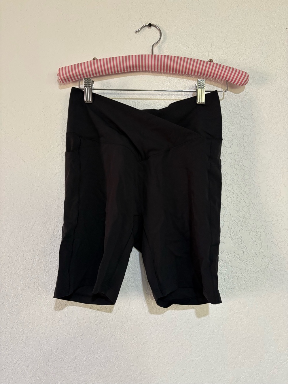 Halara SoftlyZero High Waisted Crossover Pocket Yoga Biker Shorts 7" Large - Picture 3 of 5